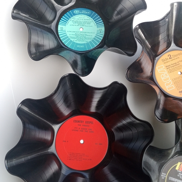Vintage vinyl record bowl shaped wall decor - Picture 2 of 7